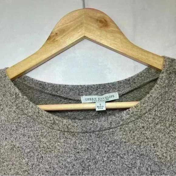 Green Envelope Crew Neck Sweater Ruffle Bottom Tan & Black Speckled Size Large - Picture 2 of 3